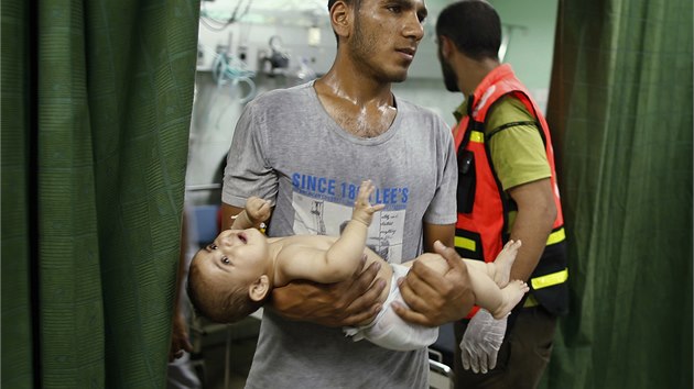 Izrael ve tvrtek v Gaze zatoil na kolu provozovanou OSN, do kter se uchylovali uprchlci (24. 7. 2014).