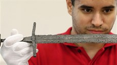 O získání me�e od hleda�e poklad� se významn� zaslou�il Jind�ich �teffl z...