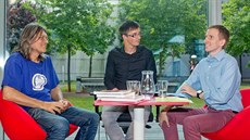 O vcech mezi nebem a zemí debatovali astrolog Milan Gelnar (vlevo) a redaktor...