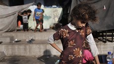 Palestinské dti v uprchlickém táboe. Jejich rodiny opustily své domovy ped...