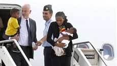 Meriam Ishagová, nad ní súdánský soud vynesl trest smrti, piletla do Itálie (24. ervence 2014).