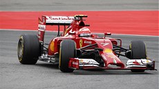 Kimi Räikkönen s vozem Ferrari při Velké ceně Německa formule 1.