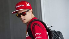 RADŠI JDU NA VÝLET. Kimi Räikkönen opouští po pátečních trénincích Velké ceny