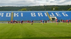 Fotbalisté Mladé Boleslavi na p�edzápasovém tréninku v �irokém Brijegu, kde je...