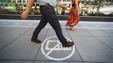 Ve Washingtonu D.C. se objevil nový pí pruh pro chodce s mobilem