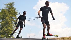 Ondej Moravec (vpravo) pi letním soustední biatlonové reprezentace v