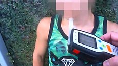 Patnáctiletý mladík nadýchal tém�� dv� promile alkoholu