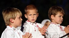 Pro kalendá ohaji 2015 nafotil Robert Vano jihomoravské mladíky v krojích. Ovem lehce provokativn.