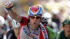 Norský spurter Alexander Kristoff slaví vítzství v patnácté etap Tour de...