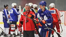 Hokejový obránce Radek Martínek trénuje s hokejisty Havlíkova Brodu.