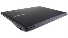 Samsung již nějakou dobu sází na pseudokožený design. U Chromebooku jej využil...