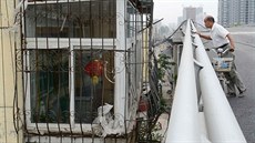 Domov nabízí také naprosto p�í�erný výhled. A nulové soukromí. 