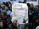 Lidé na veerní protestní akci v Buenos Aires vyjadují podporu své vlád ve...