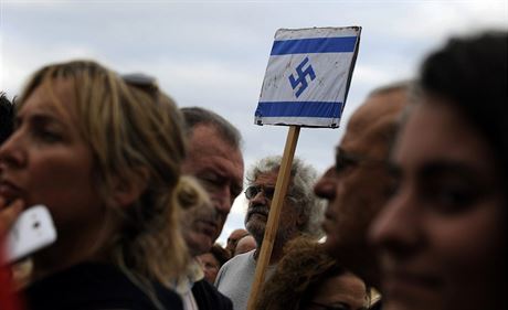 V Evrop se mnoí demonstrace proti Izraeli. Protest ve panlském Gijonu. (30....