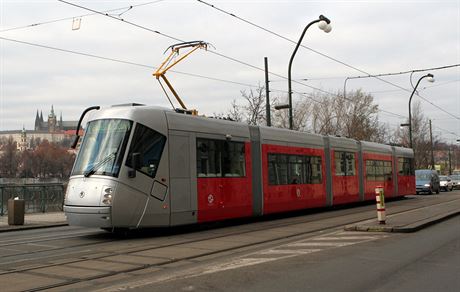 Tramvaje T14 Porsche doasn zmizí z ulic Prahy. Inspekce nalezla trhliny v konstrukci podvozku u esti voz.