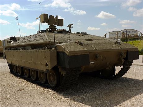 Izraelsk obrnn transportr Namer v tankovm muzeu v Latrunu