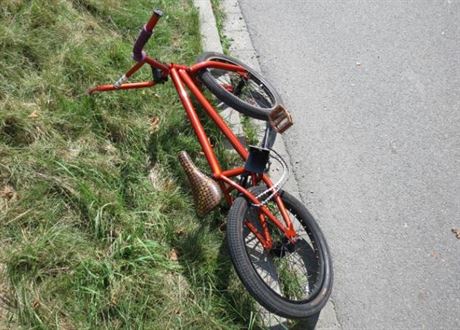 Nehoda tináctiletého cyklisty s osobním autem v astolovicích. (7. 8. 2014)