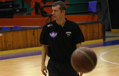 Mirsad Alilovi vede trénink basketbalist USK Praha