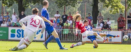 Momentka z utkání Pardubice (ervená) vs. Vlaim