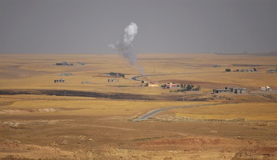 Boje mezi kurdskými jednotkami a bojovníky Islámského státu v irácké provincii...