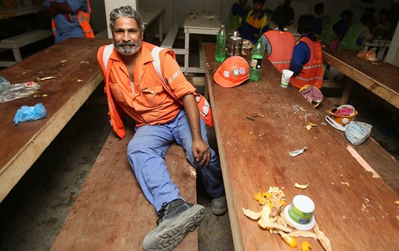 Dlníci z Bangladée a Nepálu i pes patné podmínky stále smují za prací do...