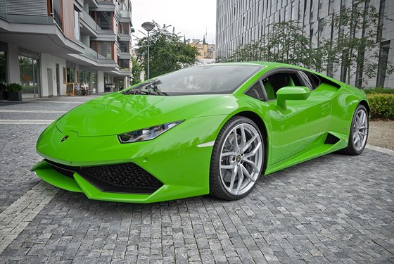 Lamborghini plánuje pedstavit na autosalonu ve Frankfurtu 14. záí svj nový vz Huracán (na fotografii) ve verzi kabriolet.