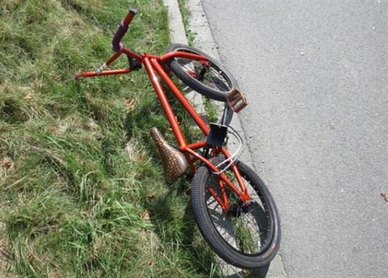 Nehoda třináctiletého cyklisty s osobním autem v Častolovicích. (7. 8. 2014)