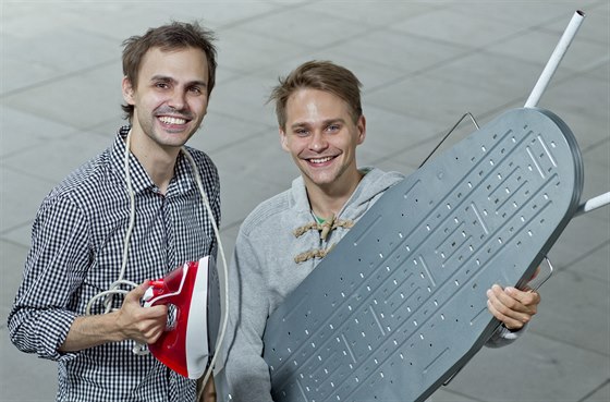 Jan Rohá (vlevo) a Martin Jza se rozhodli, e do projektu Ironing Ladies budou nyní investovat 100 tisíc korun.