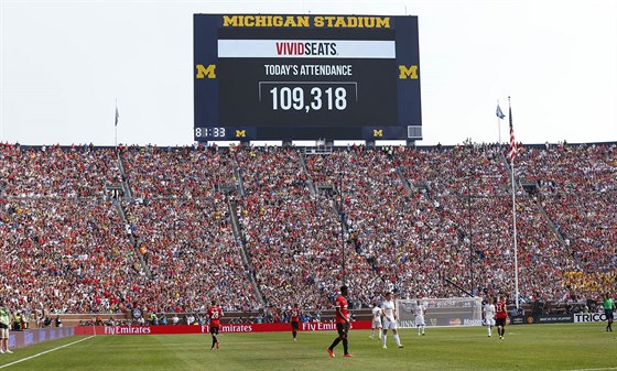 Michigan Stadium v Ann Arbour navtívilo 109 318 divák. Chtli vidt...