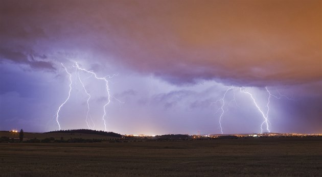 V sobotu veer se silná bouka prohnala nad Plzní. (2. srpna 2014)