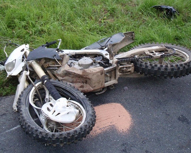 Jednadvacetiletý motocyklista elní sráku nepeil.