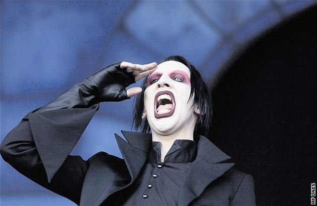 Léka�i potvrdili, �e Marilyn Manson má nemoc H1N1.