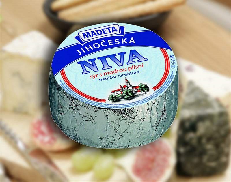 Sýr s modrou plísní Niva.