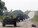 Kolona ukrajinské armády u obce Nikiyne, asi 80 kilometr severovýchodn od...