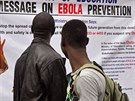 Plakát o prevenci eboly v Libérii si tou dva mui (8. srpna 2014).