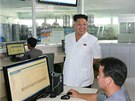 Kim ong-un navtívil továrnu na lubrikanty. Moderní provoz s poítaem