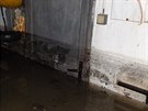 Bouka a pívalový dé v nedli zatopily stadion v Rosicích.
