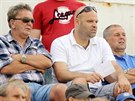 Josef Peice, Jakub Dovalil a Petr Rada (zleva) sledují utkání ikov - Olomouc.