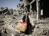 Trosky rozbombardovanch dom v Gaza City (1. srpna 2014)