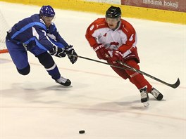 Jakub Matai (vpravo) z Olomouce a Charles Linglet z Dinama Minsk v ppravnm...