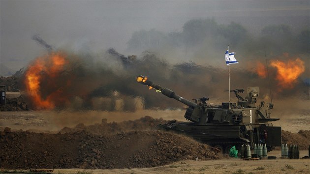 Izraelsk dlosteleck jednotka na hranici Psma Gazy (1. srpna 2014)