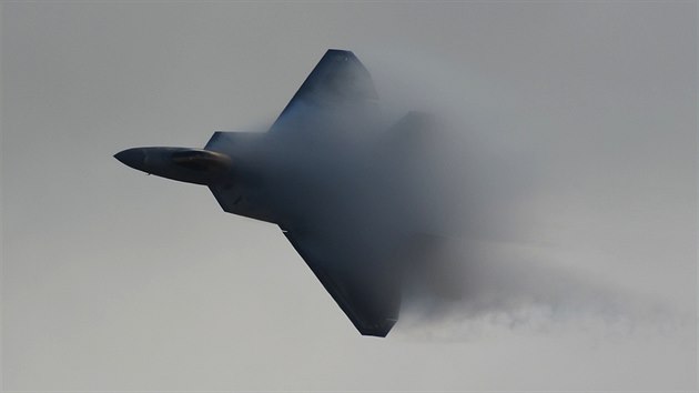 F-22 Raptor bhem leteck show Arctic Thunder na Aljace.