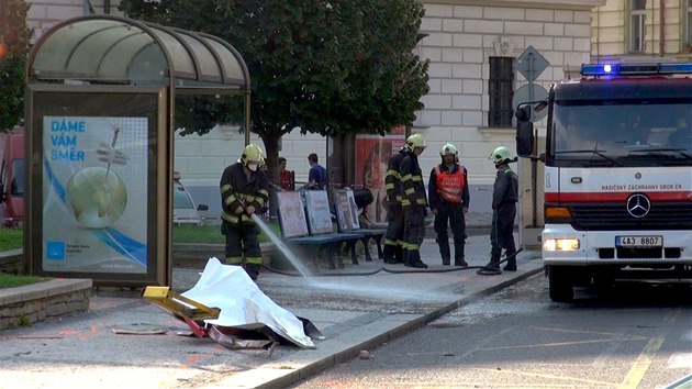 idi BMW naboural zastvku MHD a zabil 21letou dvku