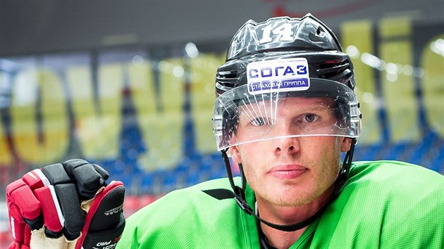 Vclav Nedorost trnuje s hokejisty eskch Budjovic.