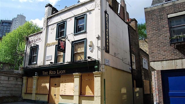 Hospoda The Red Lion v londnsk tvrti Mayfair zavela v roce 2009.