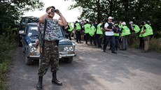 Mezinárodní experti na míst pádu malajsijského boeingu na východ Ukrajiny (5....