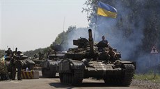 Ukrajinské tanky poblí msta Debalceve (2. srpna 2014)