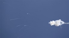 Raketa z Gazy byla zachycena izraelským protiraketovým systémem Iron Dome nad...