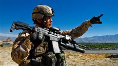 etí vojáci chrání základnu Bagrám v Afghánistánu