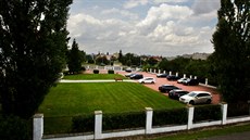 Místo �inu u záme�ku v pra�ské Durychov� ulici z pohledu st�elce, který zabil...